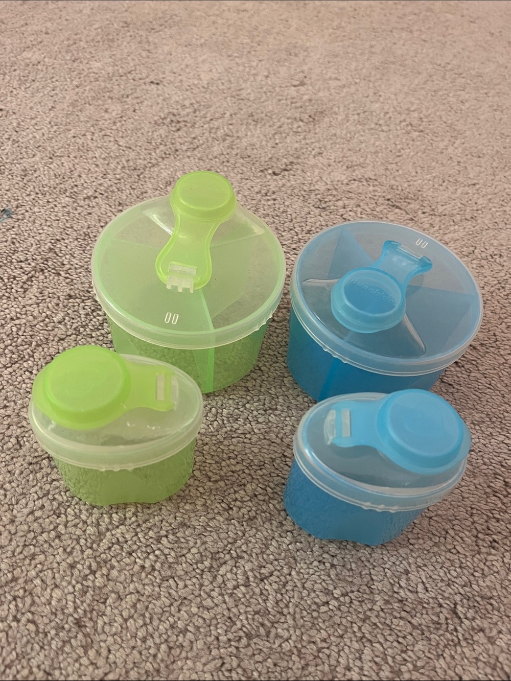 Munchkin Blue and Green Formula Containers Set